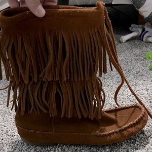 Minnetonka fringe boots